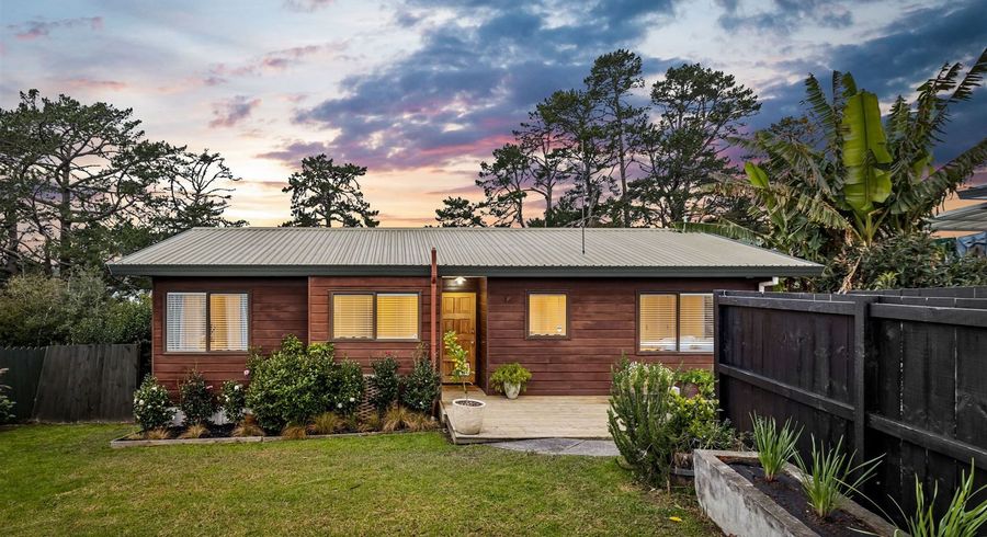  at 6 Oakhaven Place, Ranui, Auckland