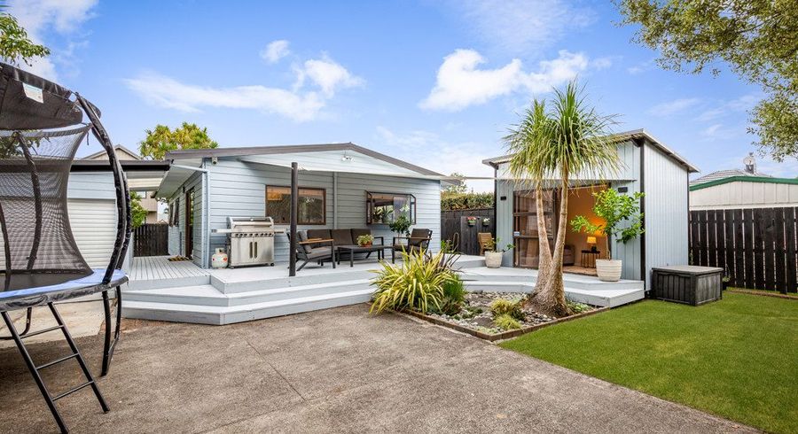  at 2/9 London Street, Te Atatu Peninsula, Auckland