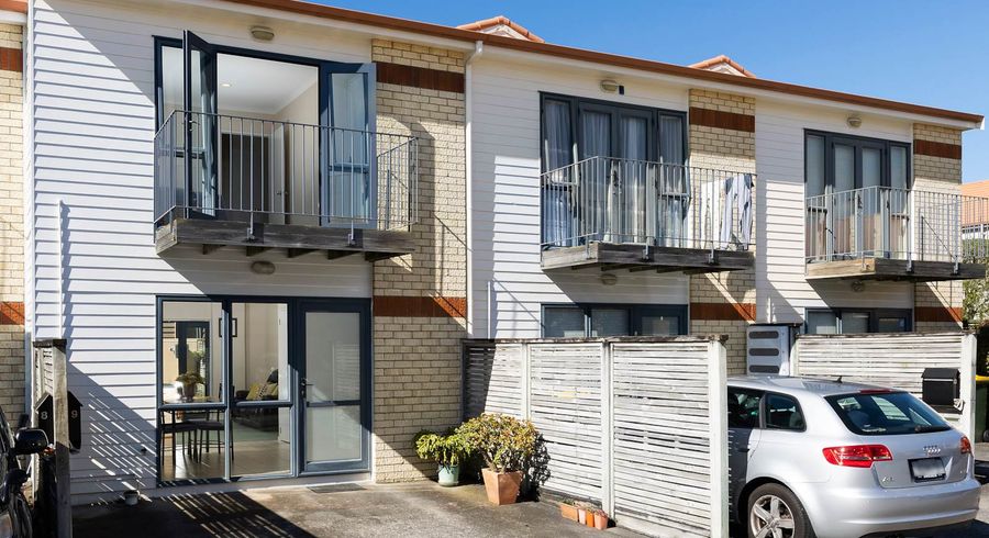  at 9/3 Ambrico Place, New Lynn, Auckland