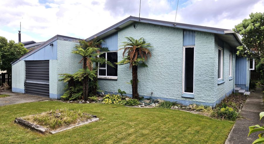  at 79 Hall Street, Cobden, Grey, West Coast