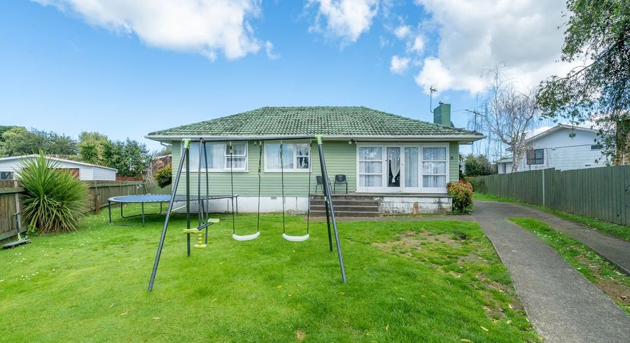  at 8A Lomas Place, Manurewa, Manukau City, Auckland