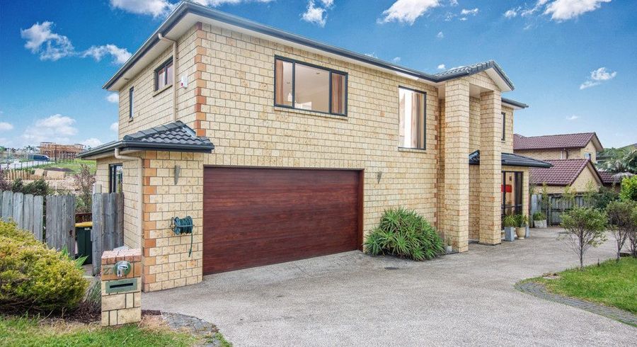  at 27 Medallion Drive, Oteha, Auckland