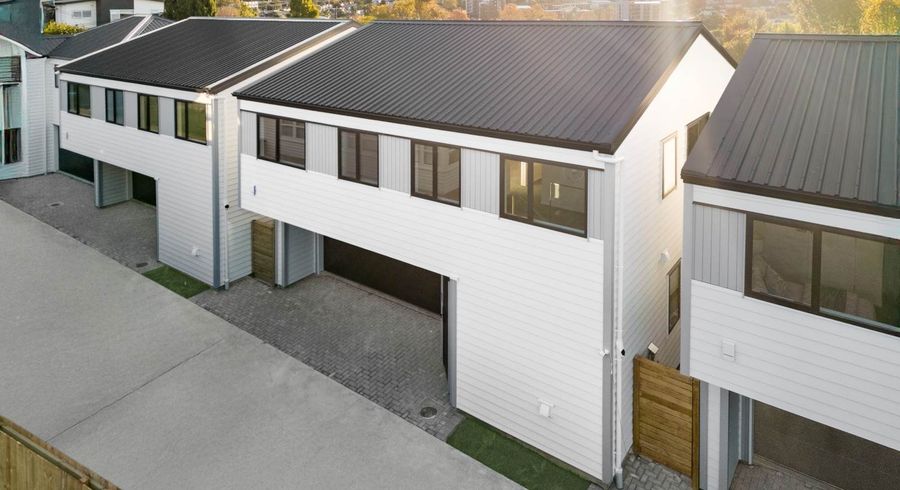  at 8C Deuxberry Avenue, Northcote, North Shore City, Auckland