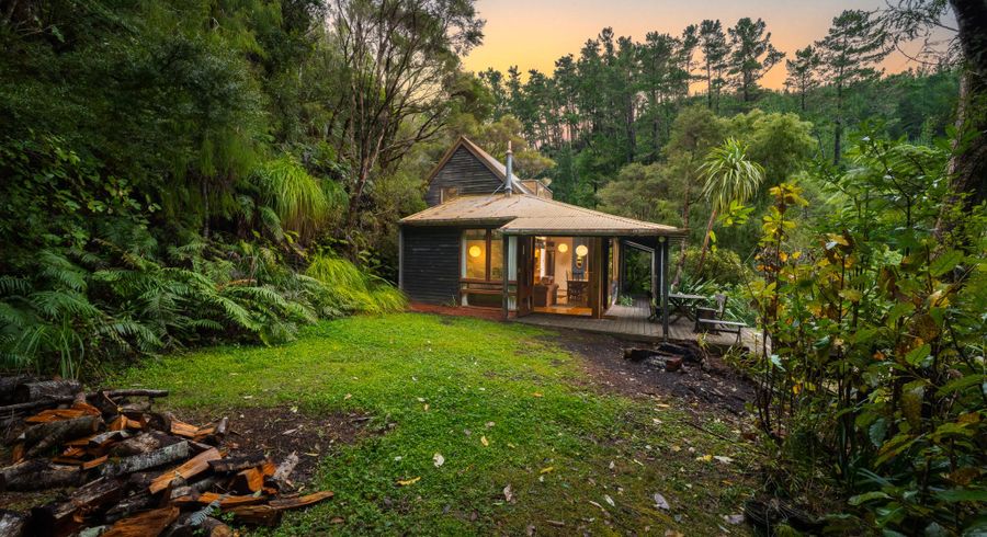  at 99 Elmslie Road, Pinehaven, Upper Hutt, Wellington