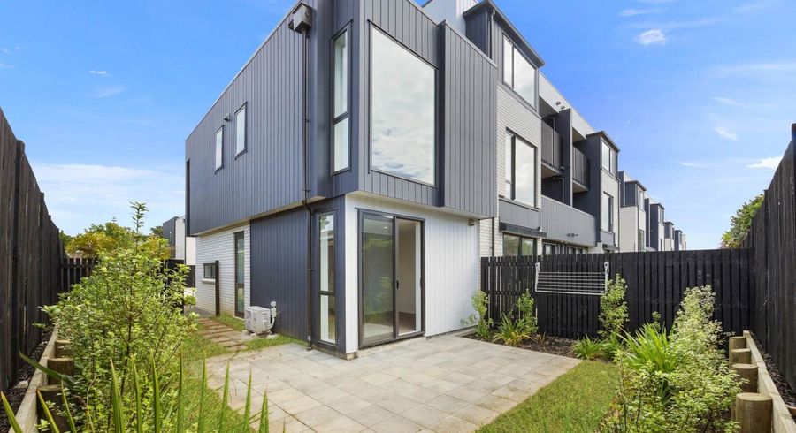  at 1/16 Treasure Lane, Te Atatu South, Waitakere City, Auckland