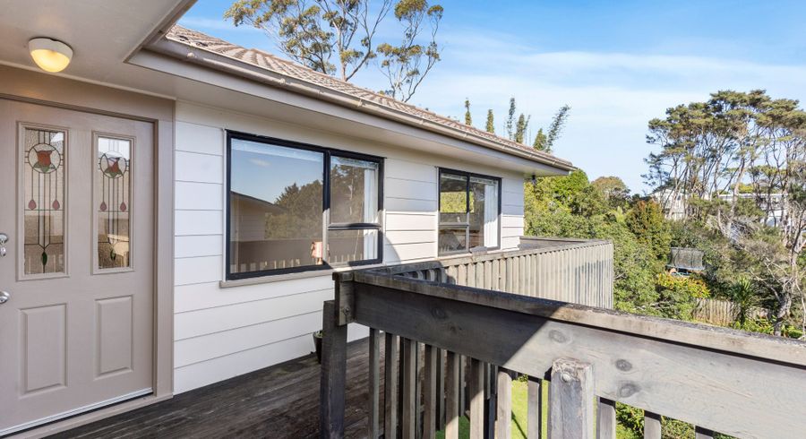  at 6 Sungrove Rise, Sunnyvale, Auckland