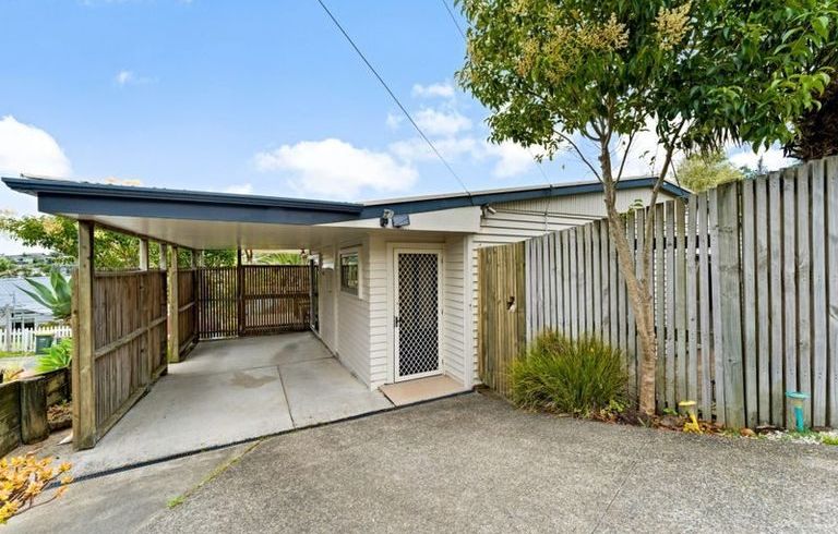  at 24 Kiteroa Terrace, Rothesay Bay, North Shore City, Auckland