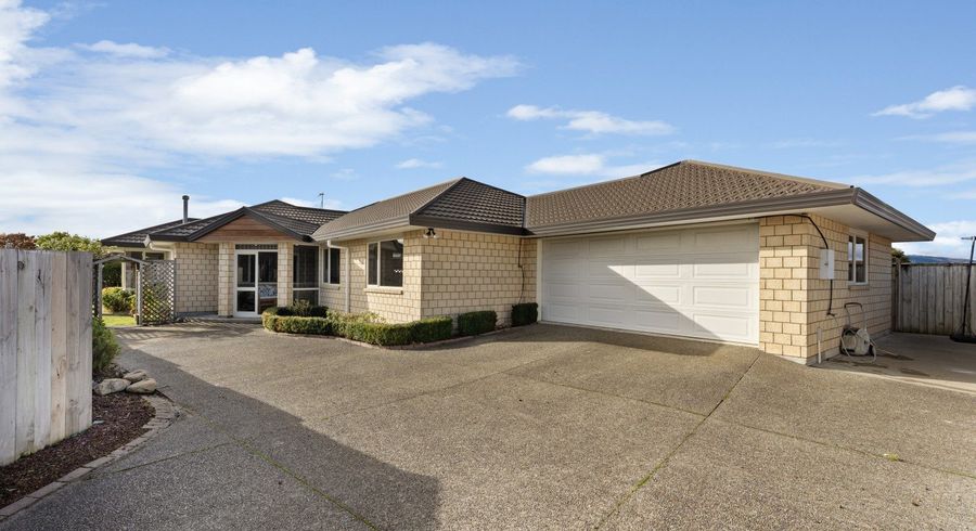  at 6 Daniel Place, Kelvin Grove, Palmerston North