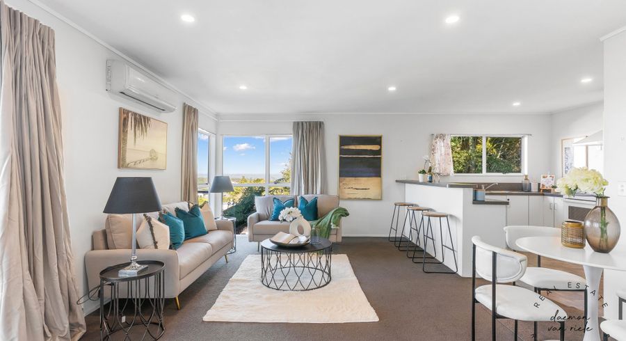  at 2/21 Calluna Crescent, Totara Heights, Manukau City, Auckland