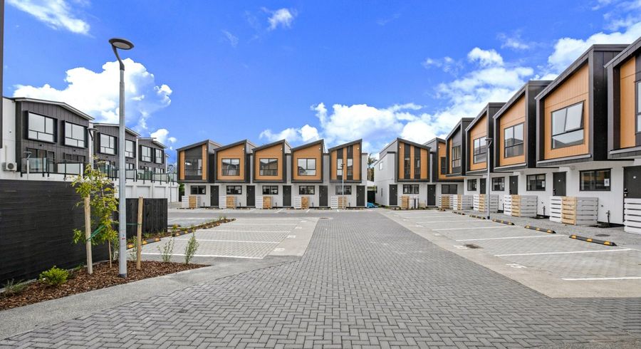  at 6 Red Arches Road, Henderson, Waitakere City, Auckland