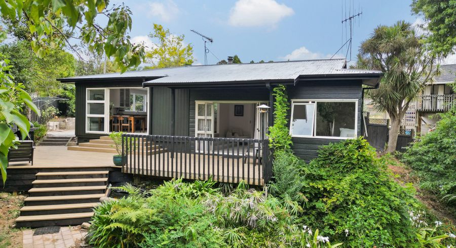  at 30 Acacia Crescent, Glenview, Hamilton