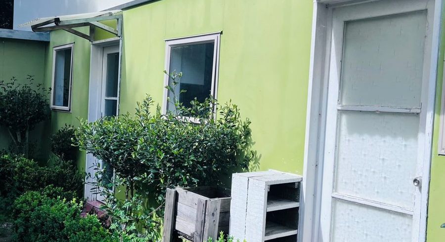  at Flat/58a Powrie st, Glenfield, North Shore City, Auckland