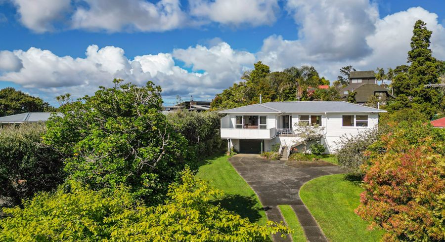  at 27 Tauhinu Road, Greenhithe, Auckland