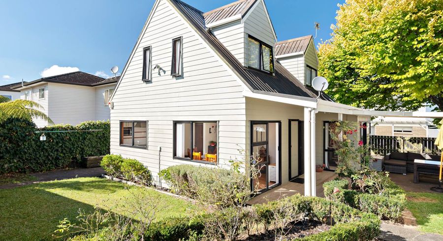  at 6A McLeod Road, Weymouth, Auckland