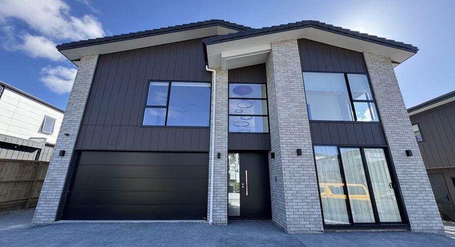  at 32 Ridgehill Rise, Flat Bush, Auckland