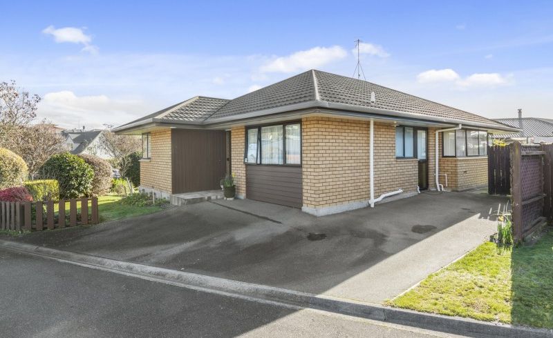  at 10 Ledger Close, Richmond