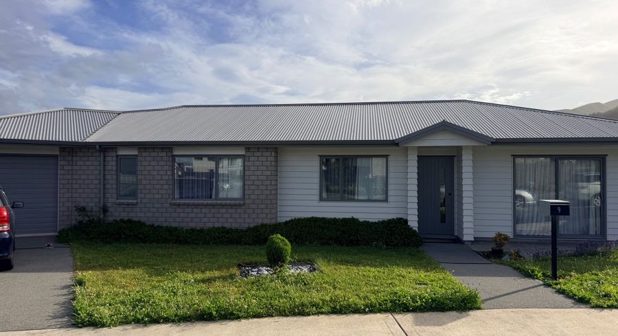  at 9 Taraiti Crescent, Kenepuru, Porirua, Wellington