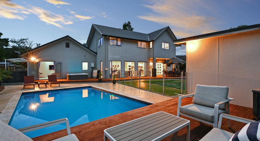  at 42 Heretaunga Square, Silverstream, Upper Hutt