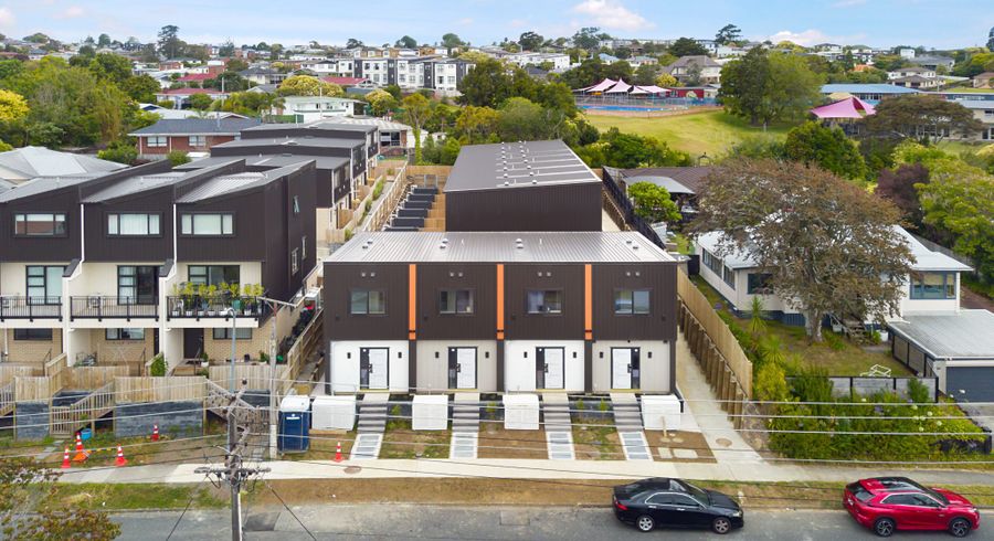  at 8/52 Newington Road, Henderson, Waitakere City, Auckland