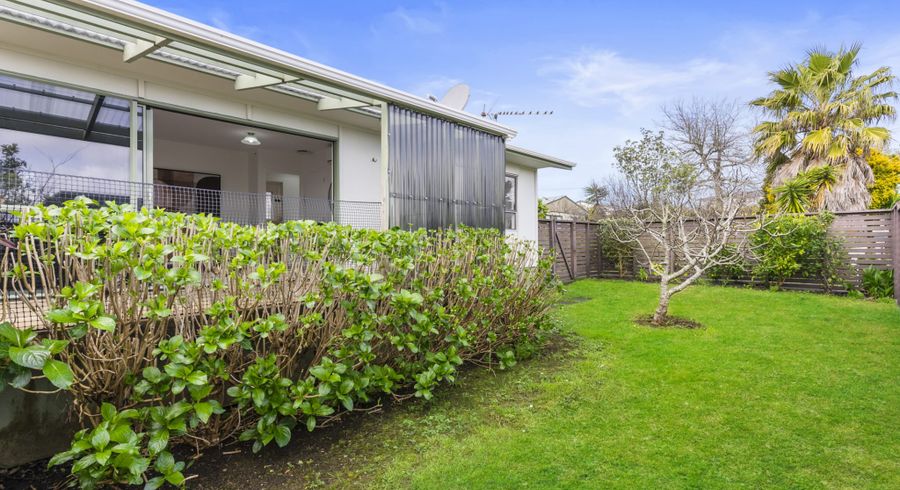  at 8A Drome View Place, Beach Haven, North Shore City, Auckland