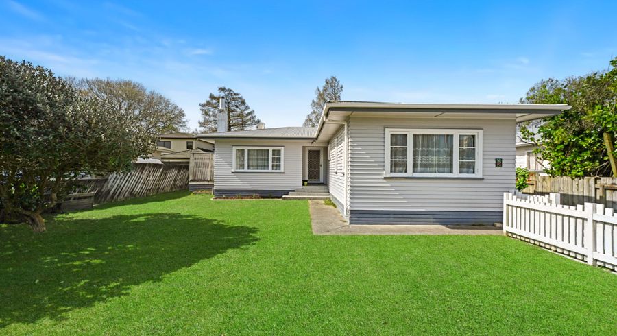  at 16 Vardon Road, St Andrews, Hamilton