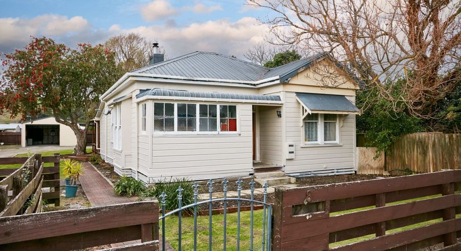  at 8 Steele Road, Tamarau, Gisborne