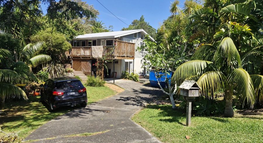  at 4 Earl Rd, Titirangi, Waitakere City, Auckland