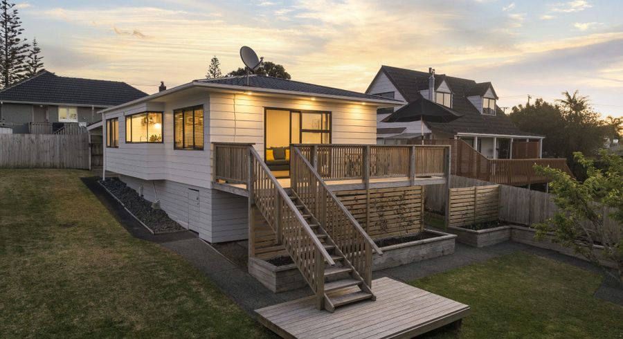  at 2/15 Tiri Tiri Road, Birkdale, Auckland