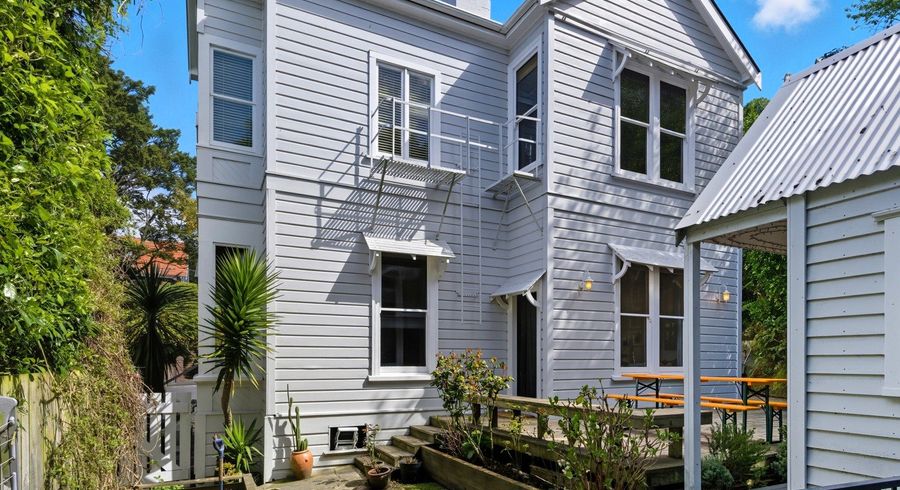  at 7 Strathmore Crescent, Roslyn, Dunedin, Otago