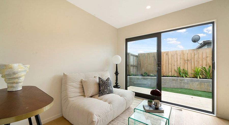  at 2/114 Don Buck Road, Massey, Waitakere City, Auckland