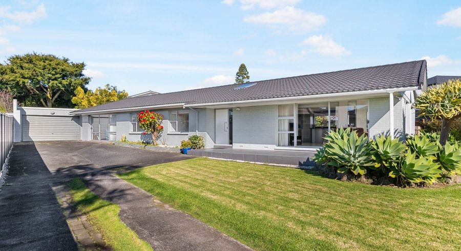  at 16 Fielding Crescent, Farm Cove, Auckland
