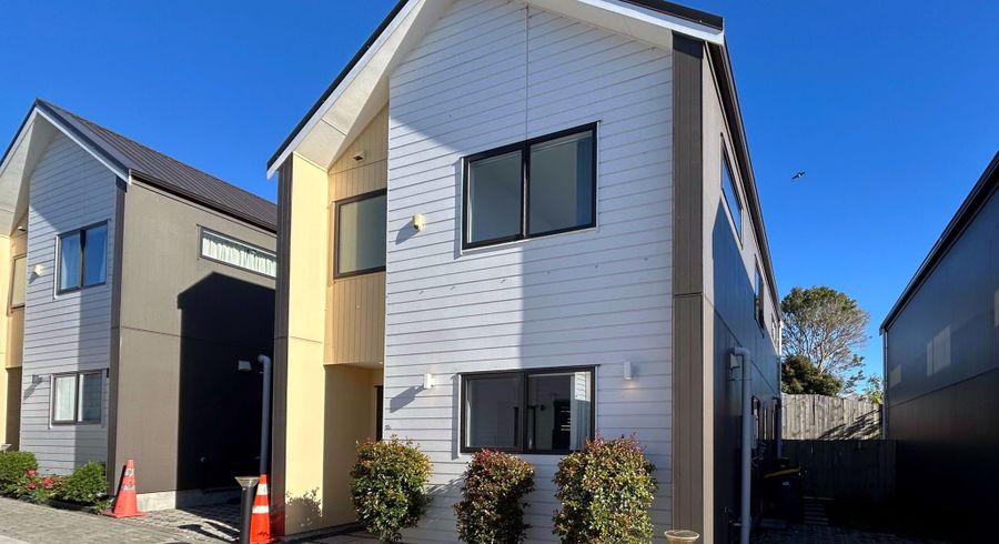  at 12D Kelwyn Road, Kelston, Auckland