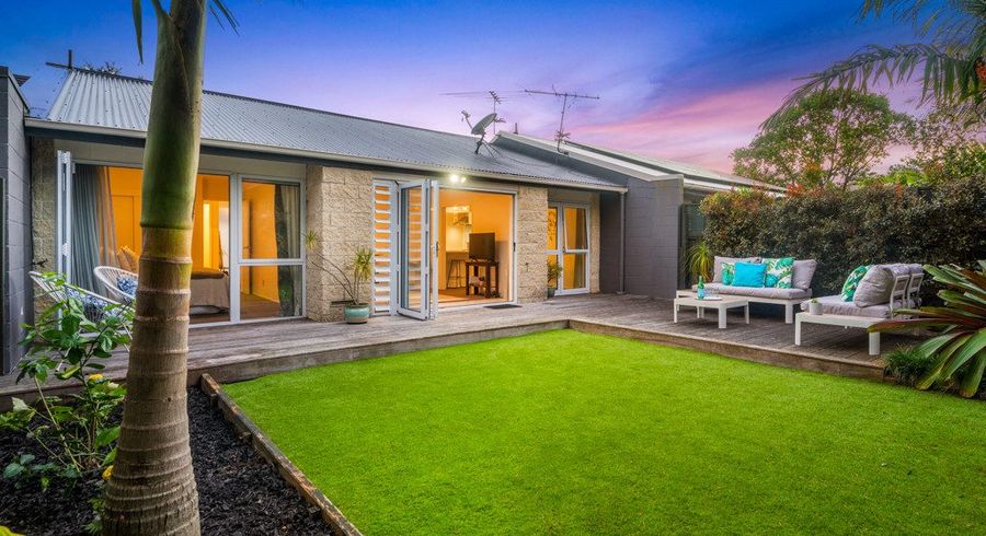  at 2/40 James Evans Drive, Northcote, North Shore City, Auckland