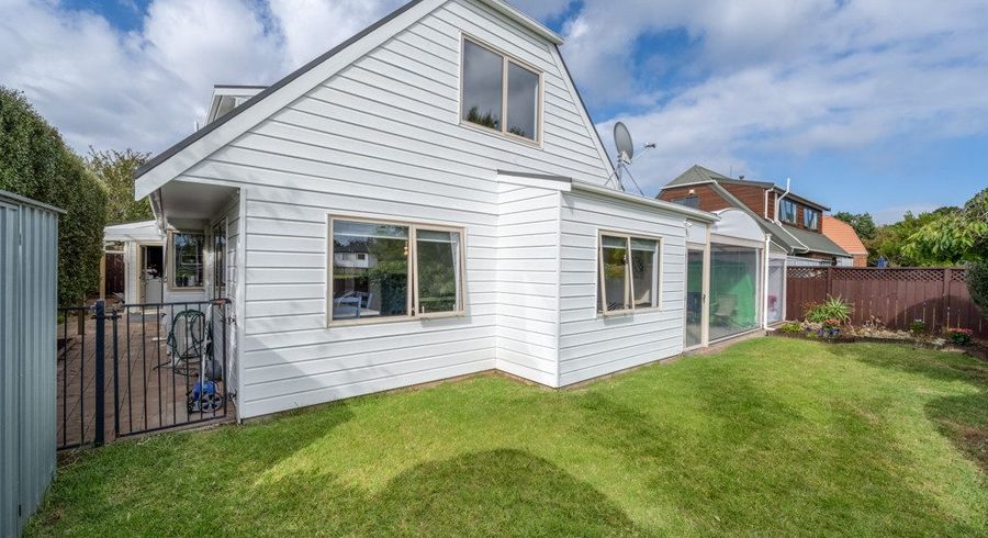  at 2/17 Daria Place, Northpark, Auckland