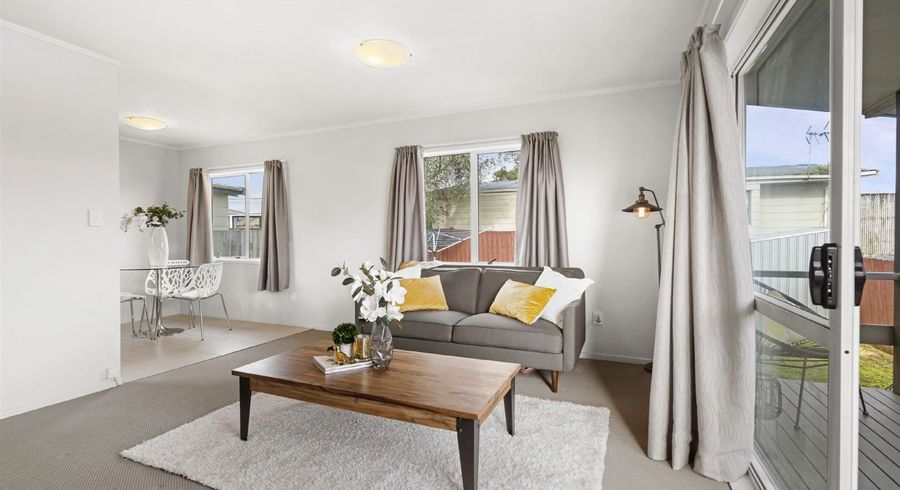  at 2/21 Glen Marine Parade, Glendene, Auckland