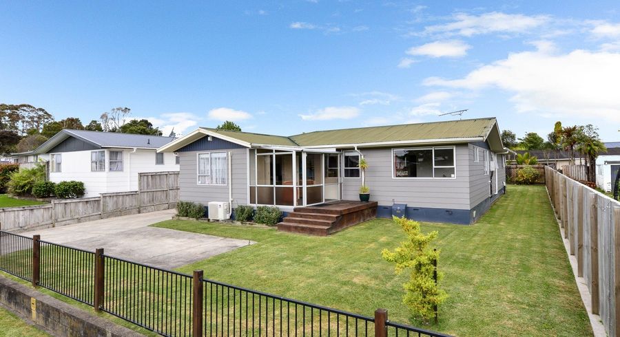  at 12 Lansdowne Crescent, Glenview, Hamilton