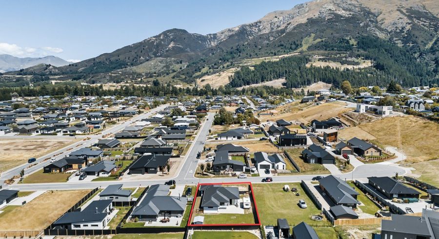  at 10 Magpie Place, LAKE HAWEA