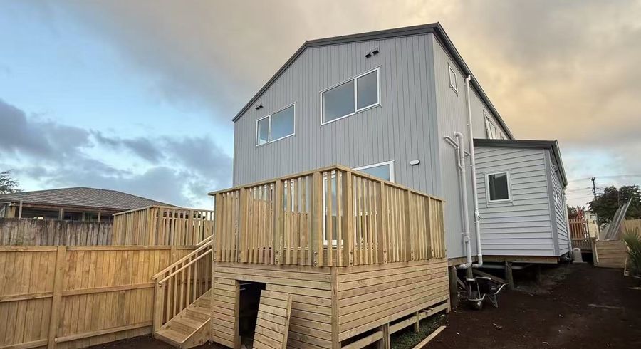 at 20D Edwards ave, Henderson, Waitakere City, Auckland