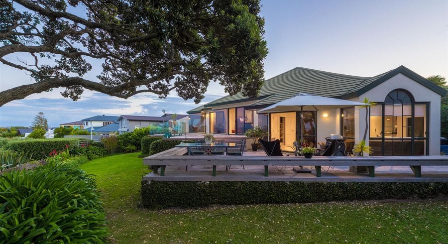  at 14 Hamana Street, Narrow Neck, Auckland