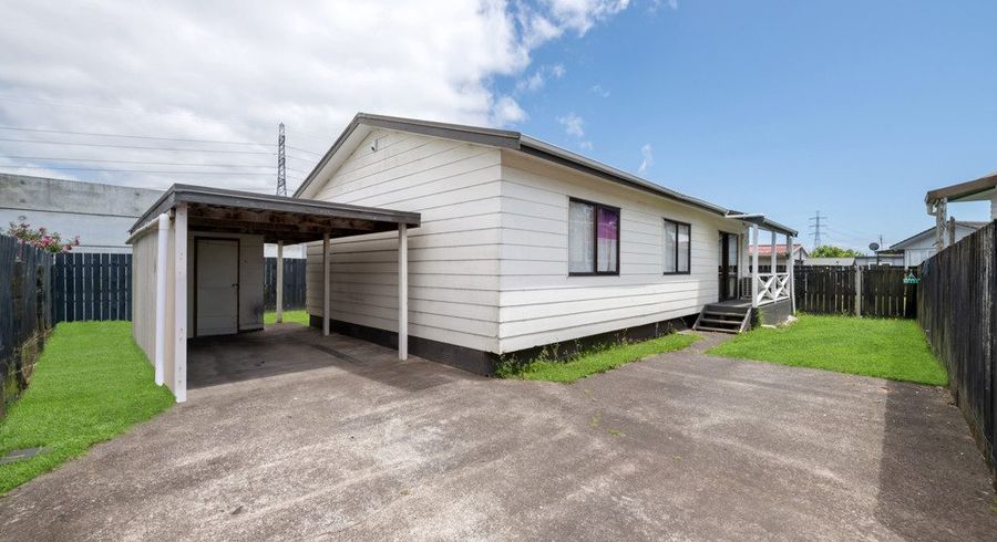  at 2/103 Chichester Drive, Rosehill, Papakura