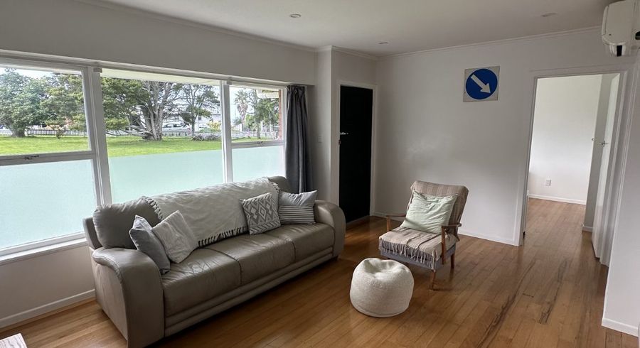  at 2/110 East Coast Road, Forrest Hill, North Shore City, Auckland