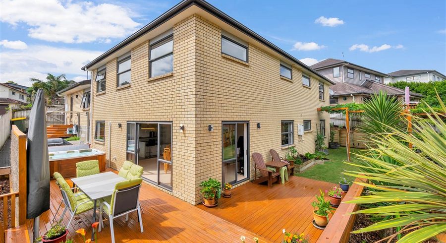  at 15 Leafield Crescent, Henderson, Auckland