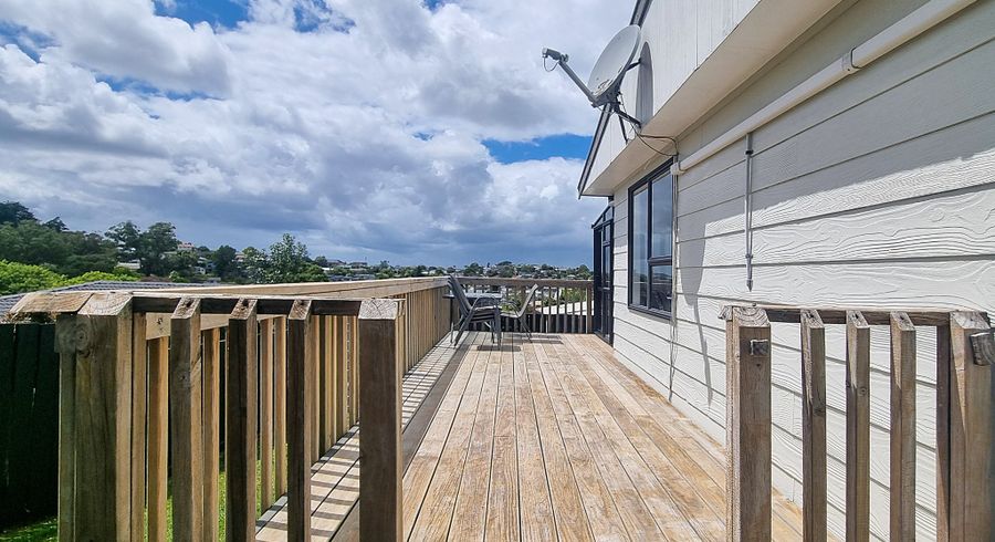  at 28 Elizabeth Drive, West Harbour, Waitakere City, Auckland