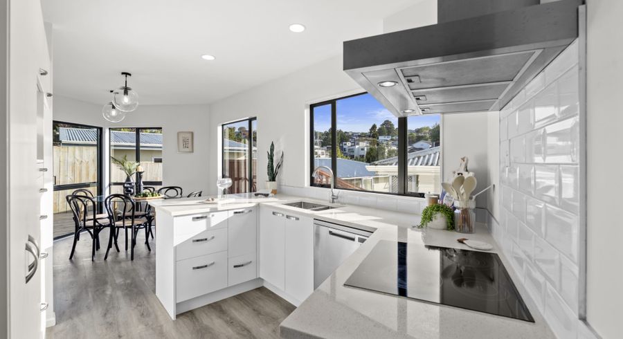  at 2/10 Juniper Road, Sunnynook, North Shore City, Auckland