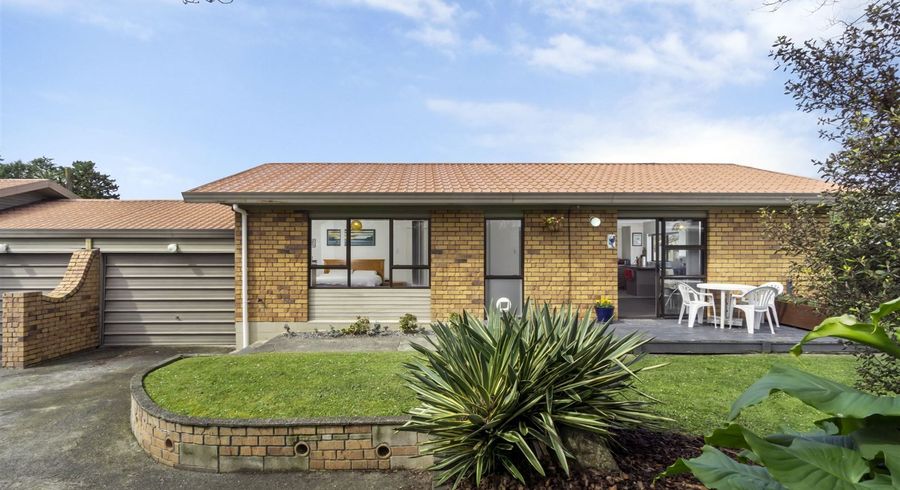  at 2/56 Glen Road, Ranui, Auckland