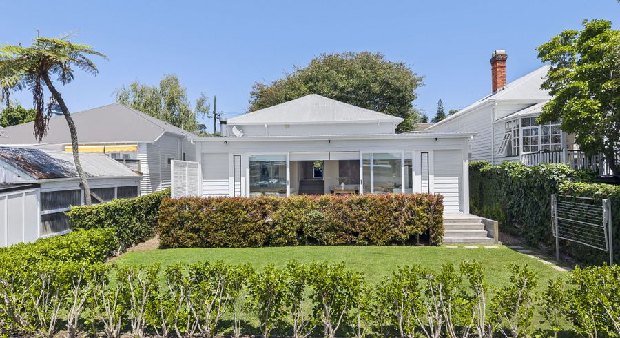  at 15 Seccombes Road, Newmarket, Auckland City, Auckland
