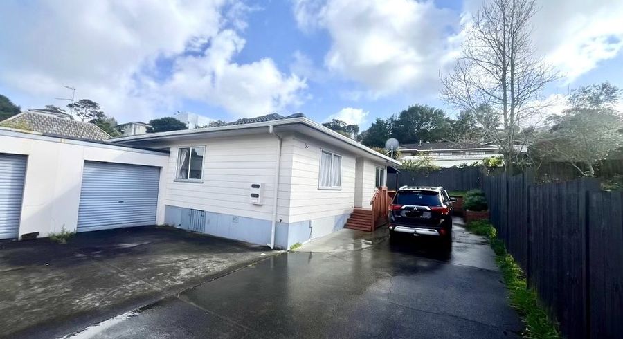  at 2/17 Lambrown Drive, Totara Vale, Auckland