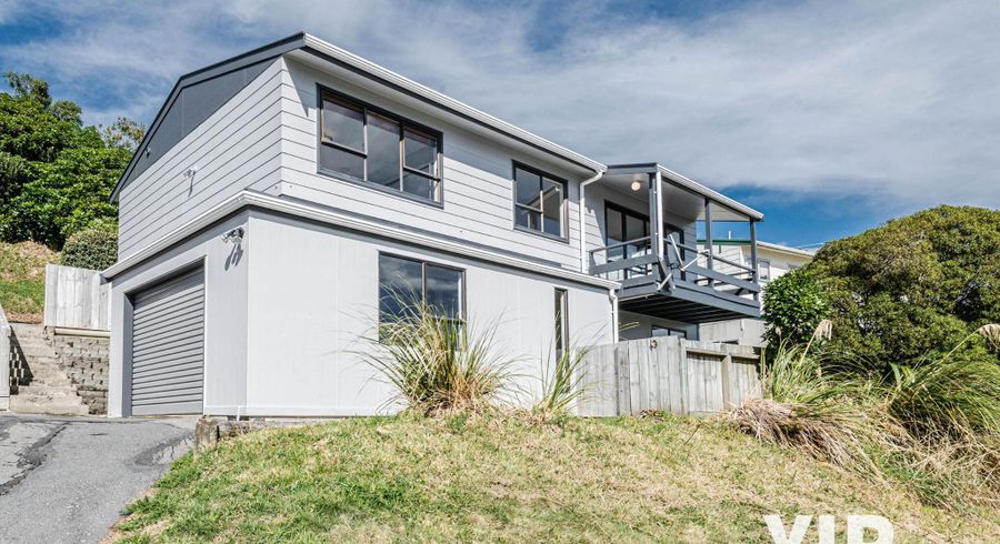  at 44 Colchester Crescent, Newlands, Wellington