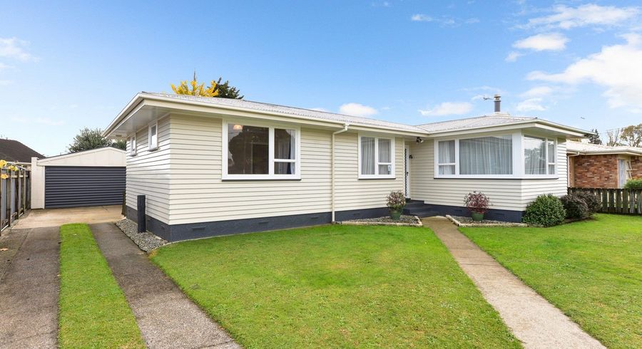  at 3 Gwendoline Place, Glenview, Hamilton