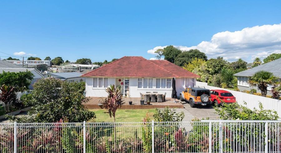  at 152 Pilkington Road, Point England, Auckland